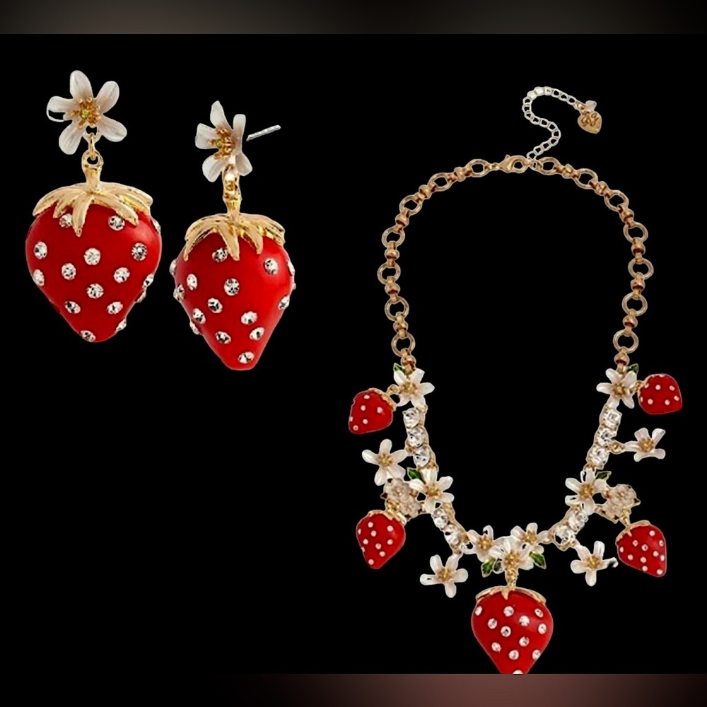 BETSEY JOHNSON SET STRAWBERRY NECKLACE AND EARRINGS SET RED GOLD TONE AUTHENTIC